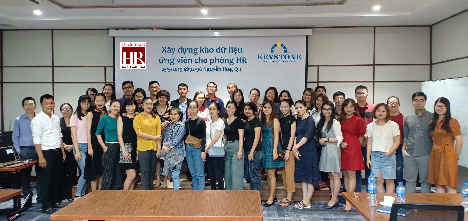 Chia sẻ chủ đề "Xây dựng kho dữ liệu ứng viên cho phòng HR"